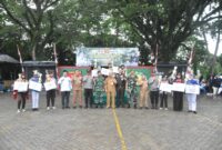 Foto : Acara penutupan Lomba Peraturan Baris-Berbaris (PBB) Piala Bupati Cup dalam rangka memperingati Hari Ulang Tahun (HUT) ke-80 Tentara Nasional Indonesia (TNI) yang berlangsung di Lapangan Makodim 1002/HST