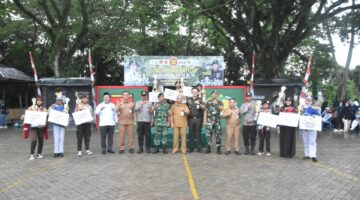 Foto : Acara penutupan Lomba Peraturan Baris-Berbaris (PBB) Piala Bupati Cup dalam rangka memperingati Hari Ulang Tahun (HUT) ke-80 Tentara Nasional Indonesia (TNI) yang berlangsung di Lapangan Makodim 1002/HST