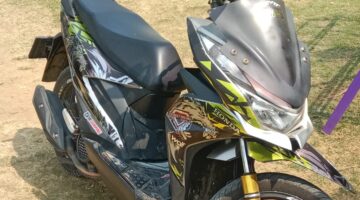 Foto : Motor korban yang bernama Arta yang menjadi korban perampasan sepeda motor oleh sejumlah orang yang mengaku sebagai penagih angsuran di tengah jalan