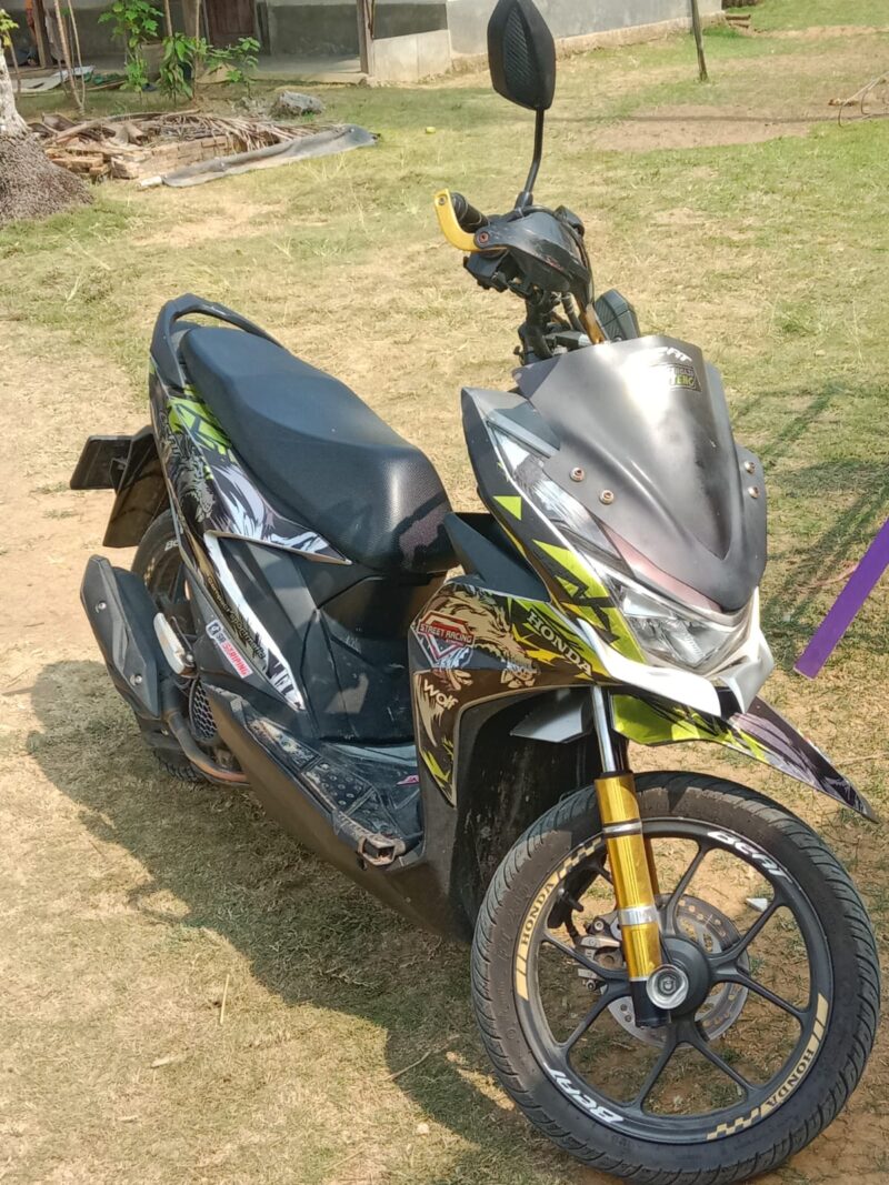 Foto : Motor korban yang bernama Arta yang menjadi korban perampasan sepeda motor oleh sejumlah orang yang mengaku sebagai penagih angsuran di tengah jalan