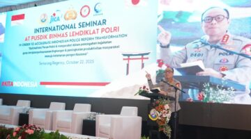Foto : Seminar Internasional bertema 'Optimalisasi Peran Polisi dan Masyarakat dalam Pencegahan Kejahatan Guna Terciptanya Keamanan Lingkungan dan Peningkatan Produktivitas Masyarakat Menuju Ketahanan Pangan Nasional'