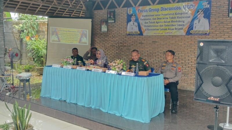 Foto : kegiatan Focus Group Discussion (FGD) Harmonisasi antara Pemerintah Kabupaten, Kecamatan, Desa, dan Tokoh Masyarakat yang digelar di Café Rezstwo