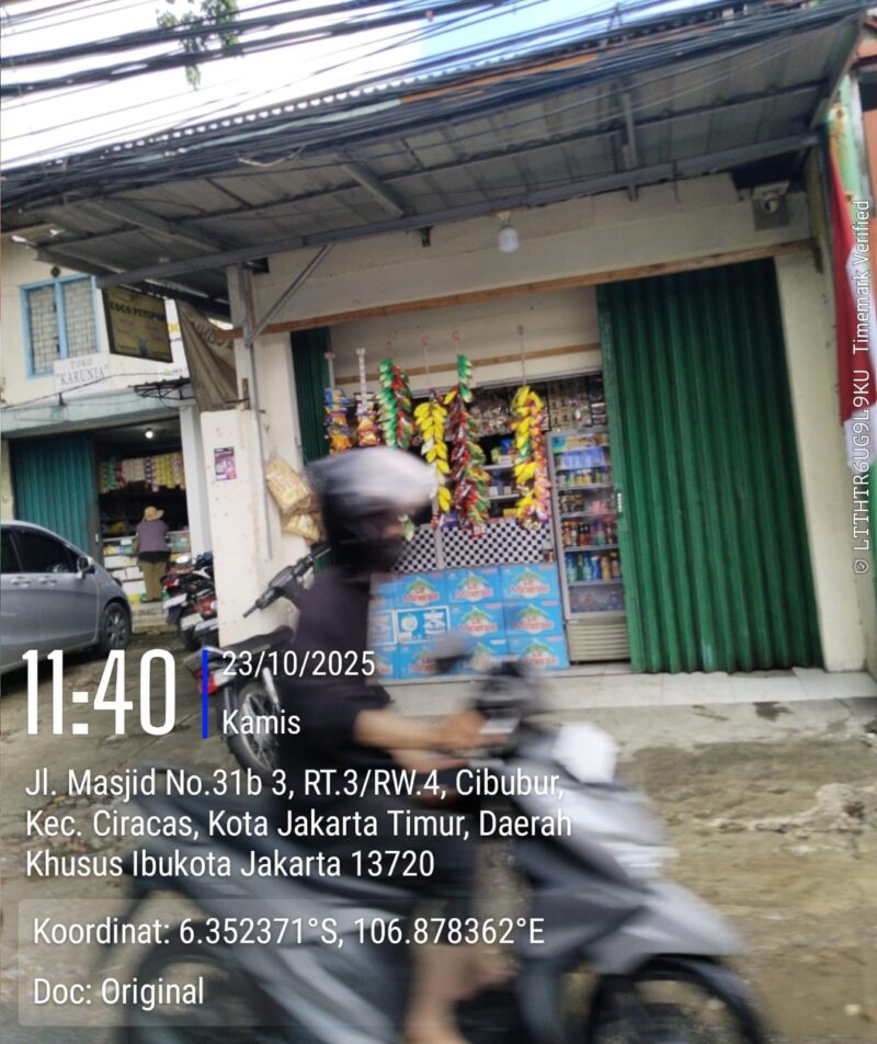 Foto : Kios sembako di Jl. Mesjid Rt. 3 Rw. 4 Cibubur Kecamatan Ciracas, Kota Jakarta Timur