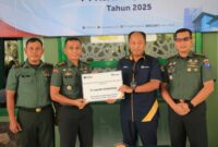 Foto : Kodam XII/Tpr Menerima Bantuan Dari PT Asabri (Persero) Untuk Perehaban Kubah Masjid Nurul Ikhlas