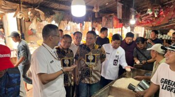 Foto : Dirreskrimsus Polda Banten Pantau Harga Beras di pasar tradisional, gudang bulog, hingga distributor beras di wilayah hukum Polda Banten