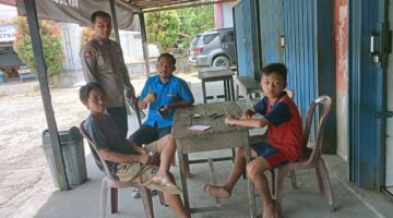Foto : Jajaran Polsek Sengah Temila melaksanakan patroli siang hari di wilayah hukumnya untuk jaga keamanan