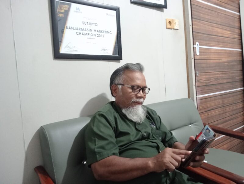 Foto : Sutjipto, Ketua Aksyindo (Asosiasi Koperasi Syariah Indonesia) yang juga Ketua Koperasi Konsumen Syariah Ar Rahmah