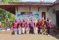 Foto : Mahasiswa pendidikan Bahasa indonesia mengadakan kegiatan Kolaborasi Literasi yang di laksanakan di TBM Al - Latif Mandalawangi Kp. Cigobang, Ds Cueuglemo, Kec. Mandalawangi, Kab. Pandeglang, Provinsi Banten