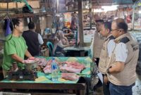 Foto : Satgas Pangan Direktorat Reskrimsus Polda Kalimantan Selatan melakukan inspeksi di Pasar Kalindo, Banjarmasin