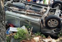 Foto : kecelakaan yang melibatkan mobil yang dikendarai oleh anggota Pasukan Pengamanan Presiden (Paspampres) di pintu masuk RSUD M.A. Sentot, yang terletak di Patrol, Kecamatan Patrol, Kabupaten Indramayu