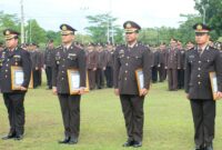 Foto : Sebanyak 14 personel Ditresnarkoba Polda Kalimantan Selatan diberi penghargaan atas kinerja luar biasa dalam mengungkap 17 kasus tindak pidana narkoba.