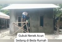 Foto : Gubuk tempat Nenek Acun yang sedang di bedah rumah