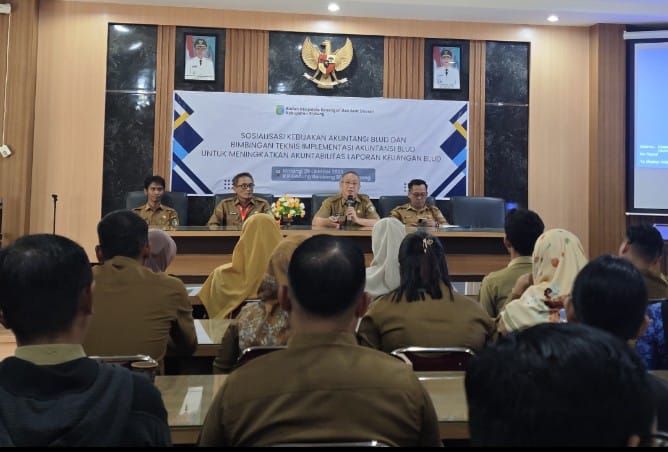 Foto : BPKAD Kabupaten Sintang melaksanakan Sosialisasi Keputusan Bupati Sintang tentang Petunjuk Teknis Mapping Akun Laporan Keuangan Badan Layanan Umum Daerah di Lingkungan Pemerintah Kabupaten Sintang