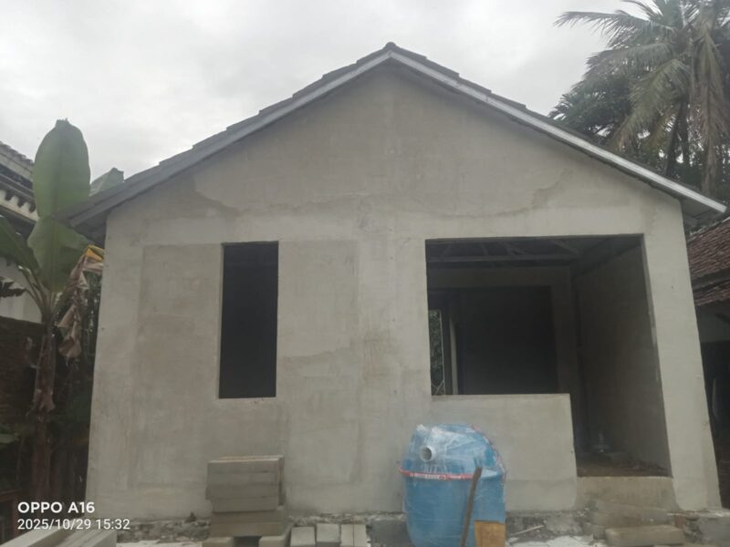 Foto : Rumah keluarga Penerima Manfaat (KPM) program Rumah Tidak Layak Huni (RTLH) di Kampung Pagelaran Timur. 