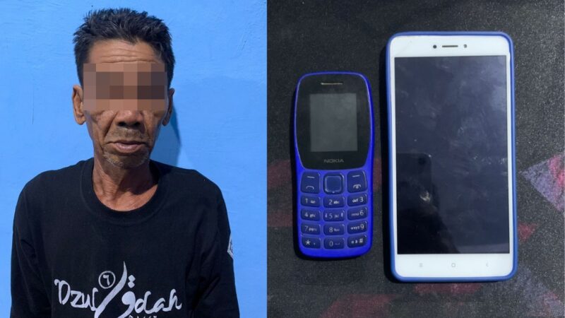 Foto : Salah satu dari ketiga pelaku dan juga dua Unit telepon genggam