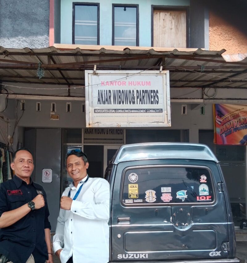 Foto : Biro Media Propam News Tv Kabupaten Bandung mengunjungi kantor Hukum Anjar Wibowo & Partners untuk jalin sinergitas, Kunjungan dipimpin oleh Ketua Aziz dan Wakil Ketua Eva Purnama