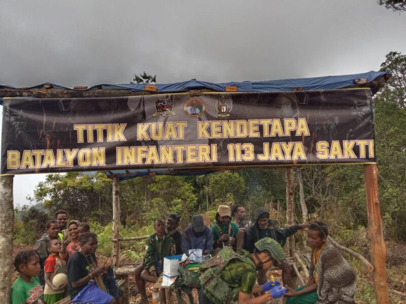Foto : Satgas Pamtas RI PNG Mobile Yonif 113/JS menyediakan layanan Kesehatan kepada masyarakat ketiga Kampung (Agapa, Kendetapa dan Ugitapa) Distrik Homeyo Kabupaten Intan Jaya