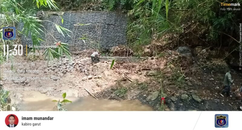 Foto : Proyek pembangunan yang diduga kuat milik Dinas Pekerjaan Umum dan Penataan Ruang (PUPR) di Kabupaten Garut