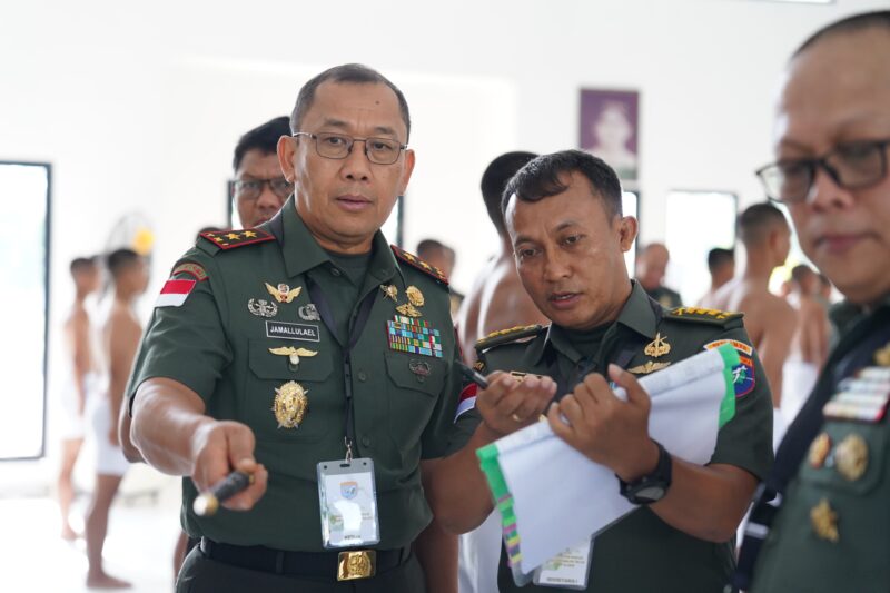 Foto : Pangdam XII/Tanjungpura, Mayjen TNI Jamallulael, S.Sos., M.Si., memimpin langsung Sidang Pemilihan Tingkat Pusat Penerimaan Calon Bintara (Caba) Prajurit Karier (PK) TNI AD Gelombang II TA 2025 Sub Panpus Kodam XII/Tpr