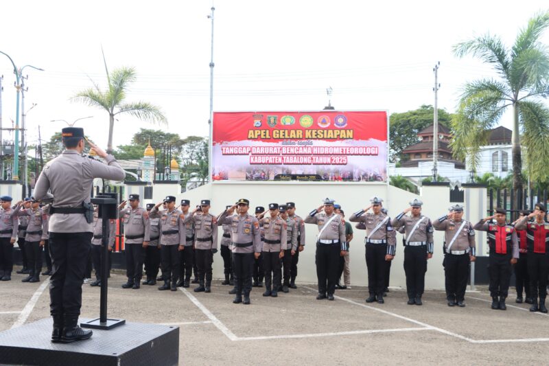Foto : Apel gelar kesiapsiagaan dalam rangka tanggap darurat bencana hidrometeorologi Kabupaten Tabalong tahun 2025 yang digelar di halaman Mapolres Tabalong
