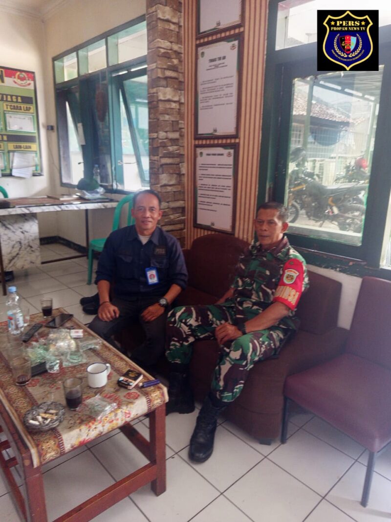 Foto : Koramil 2409 Banjaran menyambut hangat silaturahmi awak media Propam news TV, di markas koramil , di Jl. Banjaran, Kecamatan Banjaran, Desa Banjaran kota, Kabupaten bandung, Jawa Barat