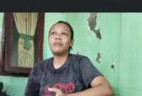 Foto : Neni Nuraeni (37), seorang ibu rumah tangga asal Karawang yang terseret kasus hukum fidusia