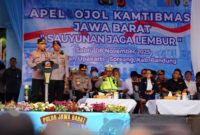 Foto : Kapolri Jenderal Listyo Sigit Prabowo memimpin apel ojek online (ojol) kamtibmas 'Sauyunan Jaga Lembur' Polda Jawa Barat di Lapangan Upakarti, Soreang, Kabupaten Bandung, Jawa Barat
